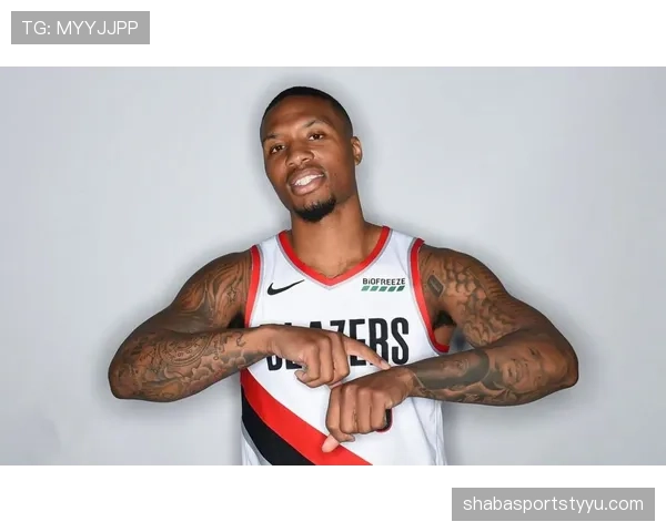 利拉德突破施压拉开空间，助开拓者关键时刻得分爆发