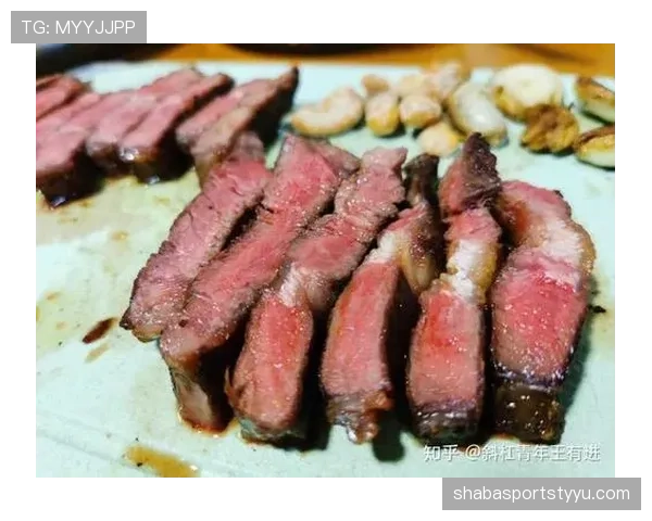 富里睡醒睁眼第一件事是往嘴里塞牛排？